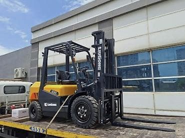 forklift operatoru: Liugong E30 forklift - Növ: Dizel ön yükləyici forklift - Daşıma — 1