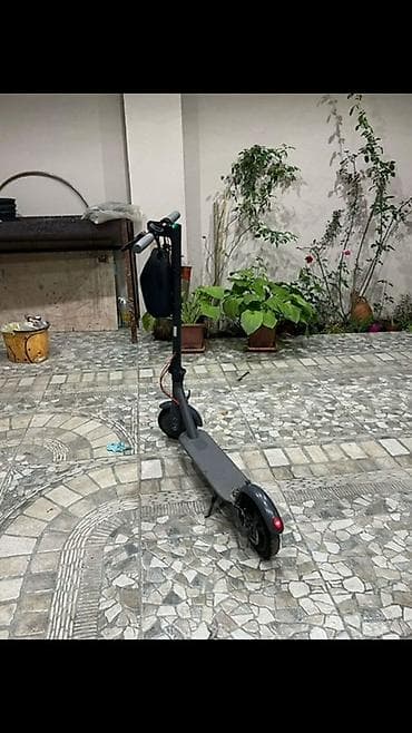 İşlənmiş Elektrik samokat 8", 351 - 500 Vt, 26 - 35 km/s, Ünvandan götürmə