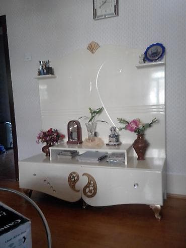 pilleken alti skaf: Qonaq otağı mebel dəsti - Rəng: krem/ivori, qızılı dekor elementləri — 2