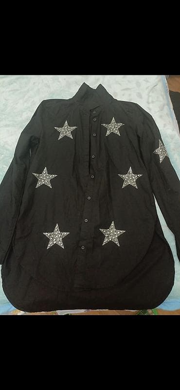 Qara rəngli qadın köynəyi - Model: uzun kəsim, ön hissə tam düyməlidir