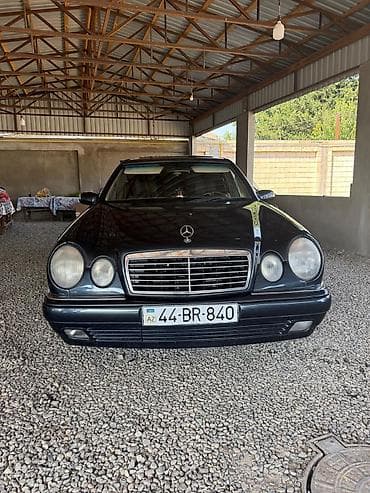 Mercedes-Benz E‑Class W210 sedan - Kuzov: qara rəng, 4 qapı, orijinal