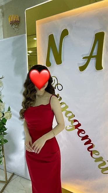 ayaqq: Məhsul: Qırmızı gecə/libas - Model: uzun, düz kəsimli, bədənə oturan — 2