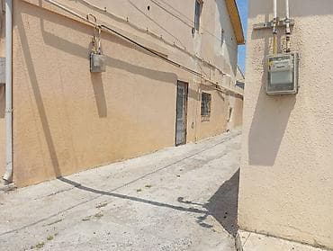 Mərdəkanda birinci işıqfordan sonra vaquş mağazası ilə üzbəüz dalanda
