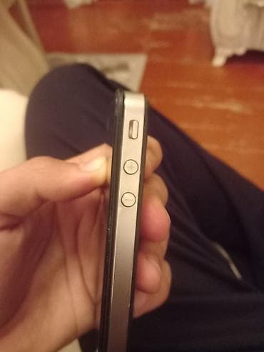 iphone 4s ekran: IPhone 4S, Qara — 4
