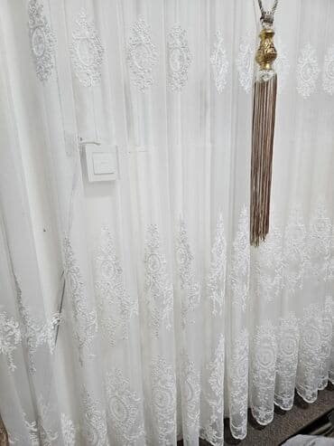 qeşeng şekiller: Qəşəng pərdələr otağa zəriflik qatır. Ağ tül pərdələr işığı yumşaq — 12