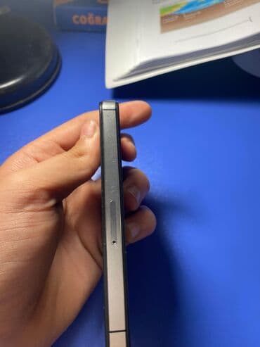 Apple iPhone: IPhone 4S, Qara — 2