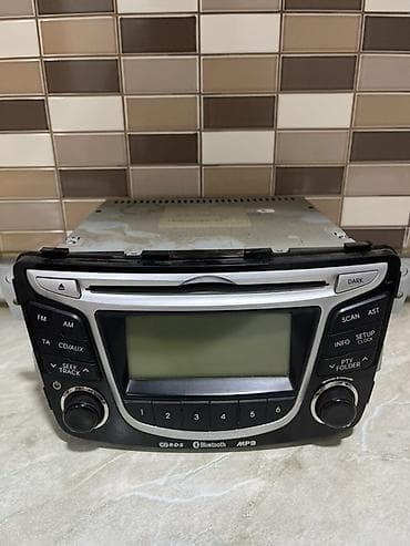 gps avto: Hyundai accent 2011 üçün orijinal multimedia/radio başlığı və ön panel — 1