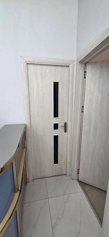 Furnitura və aksessuarlar: 8 ədəd qapı biri 60 AZN. 7 ədədin ölçüsü 90*205. Biri 80*205. Ünvan — 1