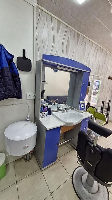 monika berde: Bərbər mebili və kreslolar — 7