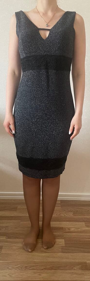 узбекское платье со штанами: Gözəl ziyafət donları, hər biri 15 manat. 38-40 ölçü — 5