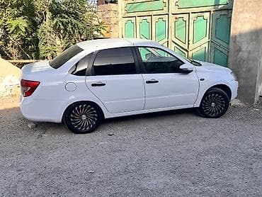 lassa teker 13: VAZ (LADA) Granta: 1.6 l | 2012 il 190000 km Sedan — 4