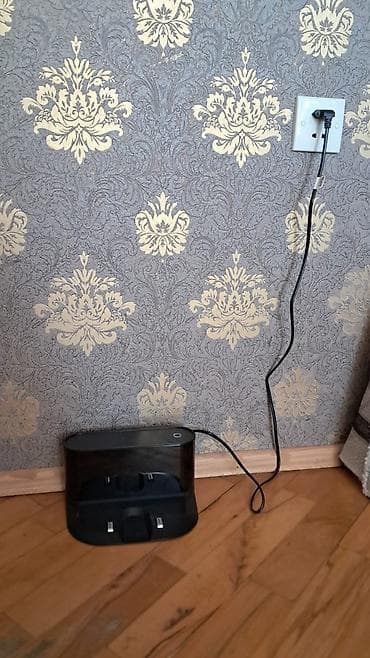 iphone 11 pro max adapter: Samsung robot tozsoran. 3 aydı işlədilir. heç bir problemi yoxdur — 1