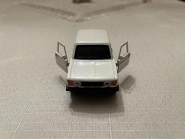 oyuncag masin: Metal korpuslu model avtomobil – ağ rəngli VAZ 2104 (steyşn-vegon) — 10