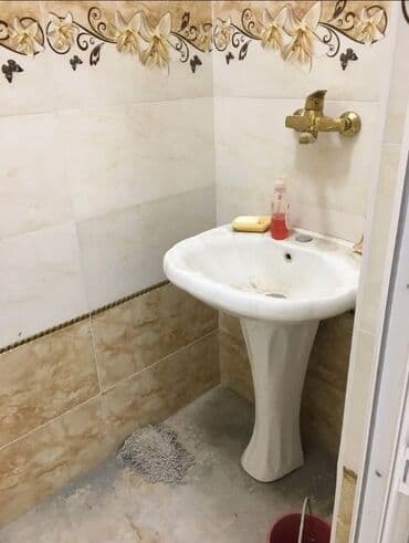ofis arendasi: Gəncə şəhərində Mərkəzdə İcra hakimiyyətinin qarşısındakı küçədə — 4