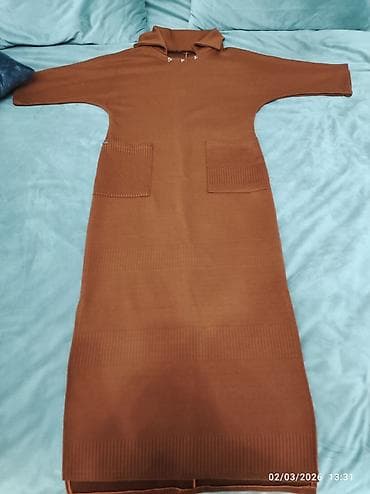 Qadın üçün trikotaj paltar - Rəng: kərpic-qəhvəyi - Model: düz kəsim — 1