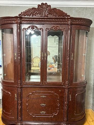 шкаф купе угловой: Klassik üslubda vitrin-bufet - Material: tünd qəhvəyi rəngdə massiv — 1