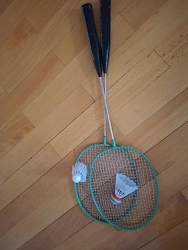 Badminton dəsti - Tərkib: 2 ədəd badminton raketi və 2 ədəd volan. -
