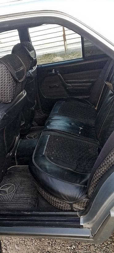 mercedes sukani: Mercedes-Benz 190 (W201) sedan - Kuzov: 4 qapılı sedan, gümüşü rəng — 9