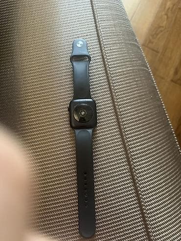 apple whatch: Apple Watch SE ağıllı saat, 44 mm ölçüdə. Korpus üzərində “Aluminum — 2
