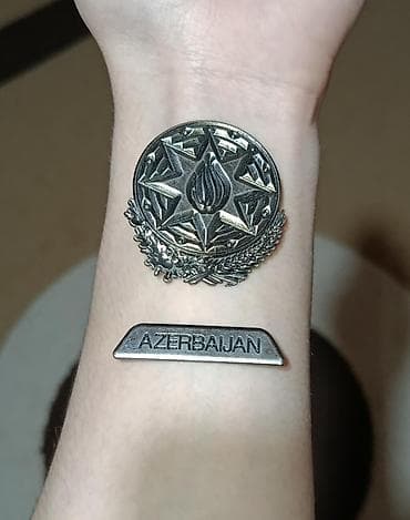 broskalar: Metal döş nişanı dəsti – “Azerbaijan” - 2 hissədən ibarət: dairəvi — 1