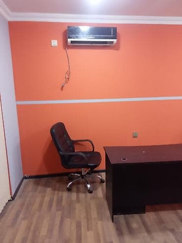ofis kiraye verilir: Ofis sahəsi – tam mebellə - İş masaları: bir neçə ədəd qara rəngli — 7
