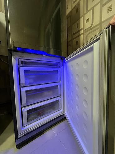 Soyuducular: Samsung soyuducu, paslanmayan polad (inox) gövdə, aşağıda dondurucu — 4