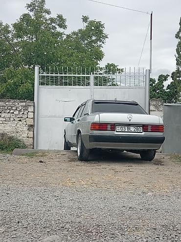 mercedes 208 d: Mercedes-Benz 190E (W201) sedan - Kuzov: 4 qapılı sedan, gümüşü rəng — 5