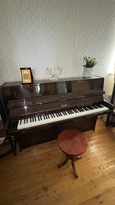 gitara akustik: PETROF uprayt pianino - Brend/model: PETROF upright (akustik) - — 3