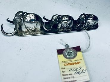 Fil fiqurları ilə bəzədilmiş bu Gümüş suvenir, üç fildən ibarət — 1