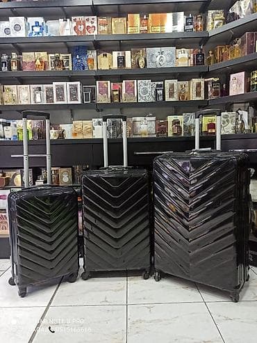 Səyahət üçün 3-lük çamadan dəsti - Rəng: qara, parlaq səth, şevron (V