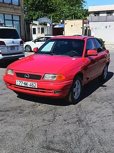 opel kolpak: Opel Astra: 1.6 l | 1996 il 253555 km Sedan — 6
