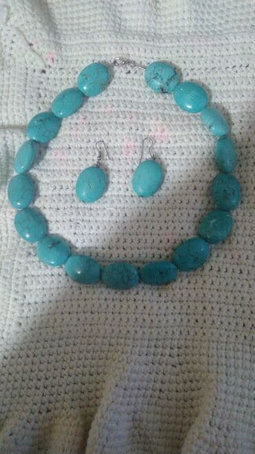 firuzə qaşlı uzuklər: Turkuaz daşlı bəzək dəsti - Tərkibi: iri oval formanlı turkuaz rəngli — 1