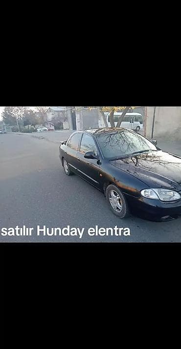 015 diskleri: Hyundai Elantra sedan - Kuzov: qara rəng, 4 qapı, arxa spoylerli - — 1