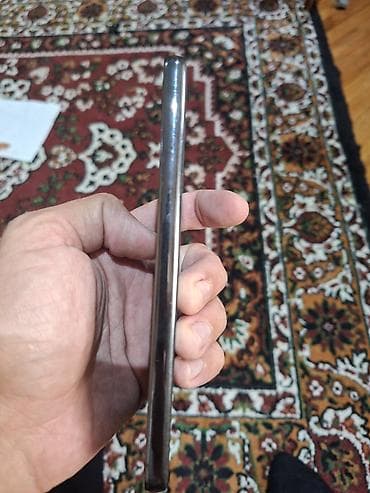 qulaqliq temiri: Məhsul: Smartfon (şüşə arxa və metal çərçivə) Təsvir: - Yanlardan — 4