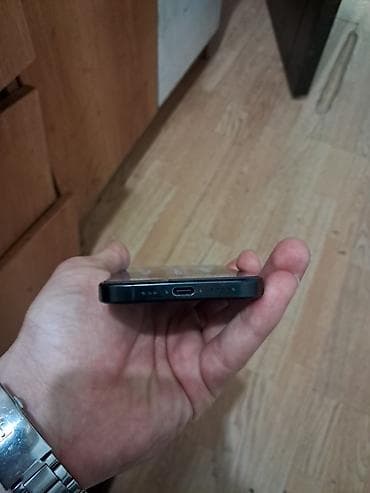 iphone 15 pro ekran: IPhone 16 Pro, 128 GB, Graphite — 6