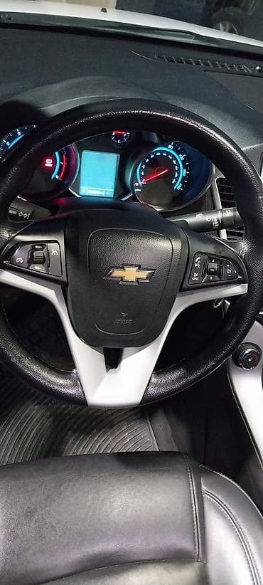 cruz radiator: Chevrolet Cruze sedan – ağ rəng, şəhər və magistral üçün rahat və — 10