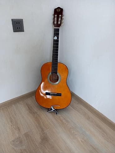 gitara aksesuar: Klassik gitara – tam ölçü (4/4), 6 simli, taxta gövdə ilə. - Korpus — 1