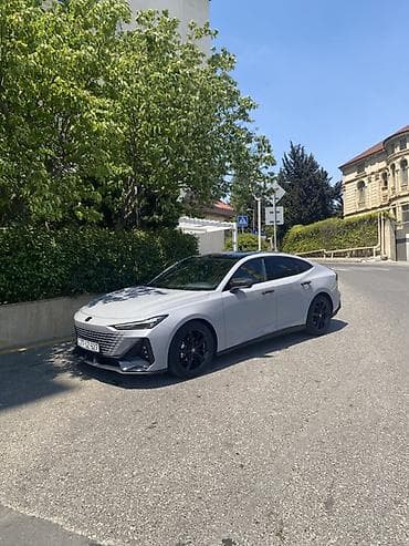 renault logan 2019: Changan Uni-V: 1.5 l | 2024 il 15400 km Sedan — 3