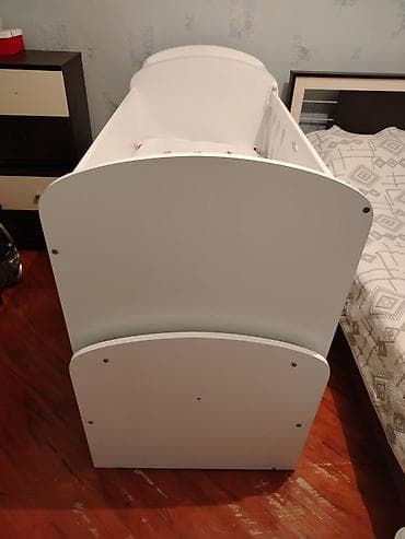 Oğlan və qız üçün, Dördbucaq, Beşik, Dəstsiz, Matras ilə, Yellənmə mexanizmsiz