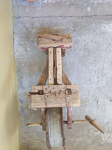 taxta mişarı: Köhnə tip taxta daşüyən əl arabası (arxı): - Tamamilə ağacdan — 2