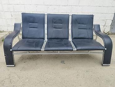 tek kravat gence: Üç nəfərlik gözləmə oturacağı 2 ed ed var — 2