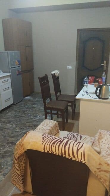 i̇smayıllı kirayə ev: Salam 1nefer otag yoldas axtarìlìr makler deyiləm evin her seraiti — 2