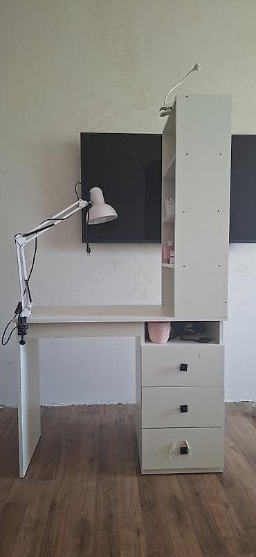 Ağ rəngdə funksional iş masası və üst modul - Geniş iş səthi olan — 2