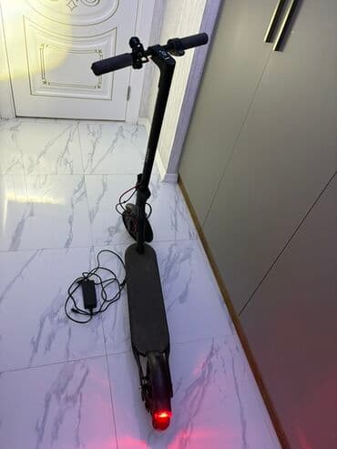 qruz nə deməkdir: Elektrik skuter - Şəhər üçün yığcam və yüngül gövdə, qara rəng - — 9