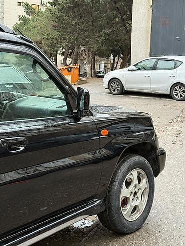 changan resmi diller: Mitsubishi Pajero: 1.8 l | 1998 il 378000 km Hetçbek — 2