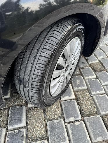 kia optima: Kia Rio hatchback Xarici görünüş: - Rəng: qara - 5 qapılı hatchback — 4