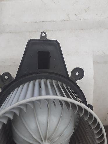 nissan mikro: Nissan Navara pecin matoru Xüsusiyyətlər: - Aşağıdan quraşdırılan — 2