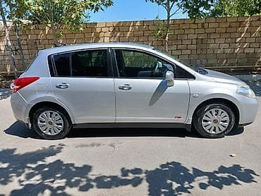 Nissan Tiida hatchback, gümüşü rəng. - Kuzov: 5 qapılı hatchback — 3