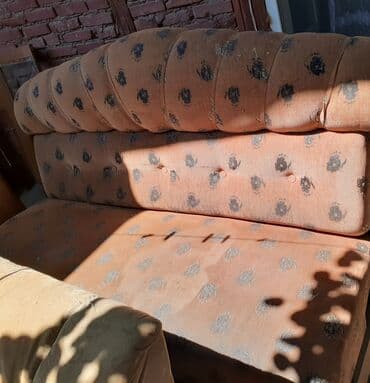 2 ədəd kreslo, 1 ədəd divan. Dəstdir. Heçbir problemi yoxdur. Əlavə