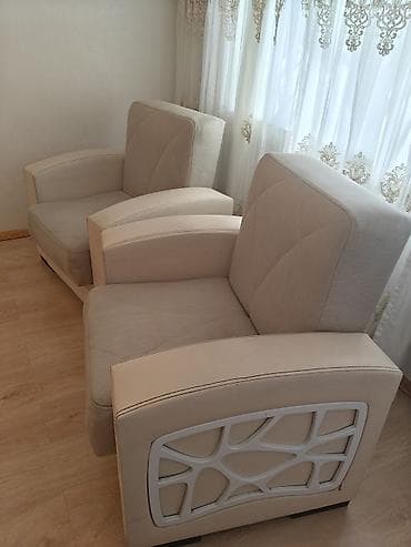 İki ədəd yumşaq kreslo dəsti - Rəng: açıq bej/ivory tonlarında - — 2